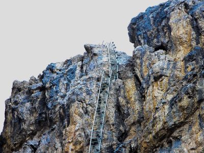 005-Eine Leiter mit Ueberhang im Sentiero Spellini